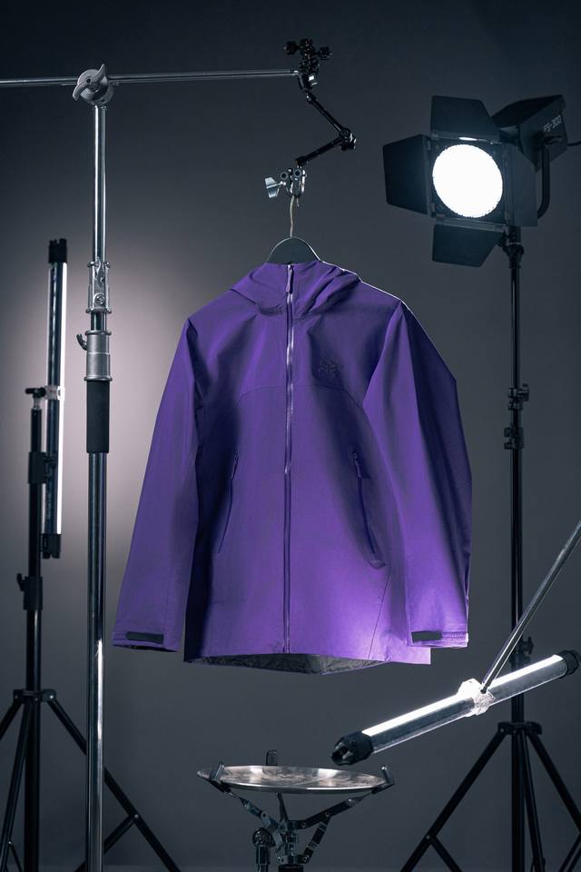 Arcteryx始祖鸟 Beta Jacket Logo刺绣防水防风透气连帽休闲夹克外套 银幻紫