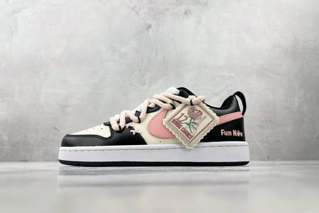 K13特价 本地 定制球鞋 Nike Court Borough 2 莓烦恼 Gs 黑粉色 货号：Bq5448-110 Team49-莓烦恼 尺码：36 36.