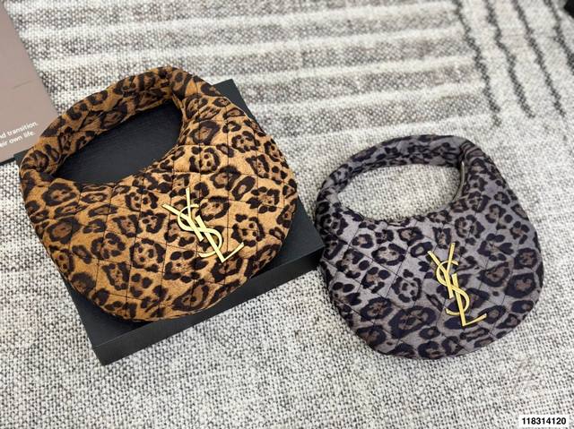 配盒尺寸25*16 Ysl 圣罗兰 Icare Mini翻毛皮豹纹手提袋 火遍全世界的Icare在万众瞩目的期待下 推出了超级可爱的Icare 高级的质感直接拉