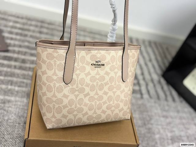 配礼盒 出街通勤最百搭的包包#托特#托特包推荐~尺寸27.24 蔻驰City托特包单肩腋下斜挎包 夏日的一抹凉风就是它啦~ 最爱的通勤大包没有之一 简约设计百搭