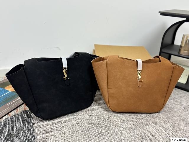 配礼盒 圣罗兰新品托特 尺寸: 32.27Cm 出行必备单品 超大容量哦！