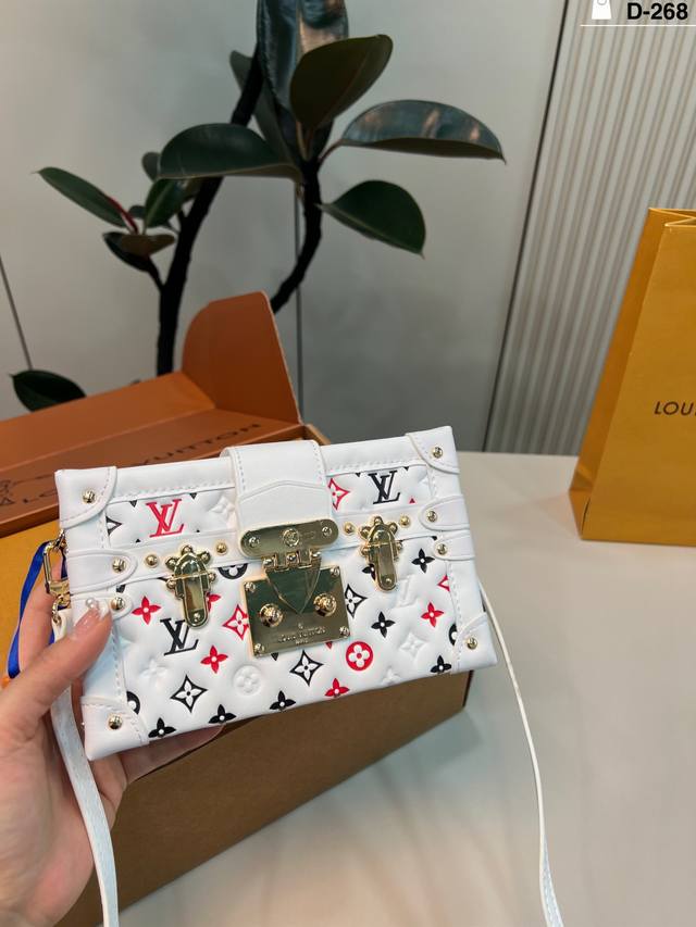 D-268尺寸:20×12折叠盒 Lv 小盒子petite Malle 这个小盒子的颜值太高啦！ 花纹和大小都是我喜欢的