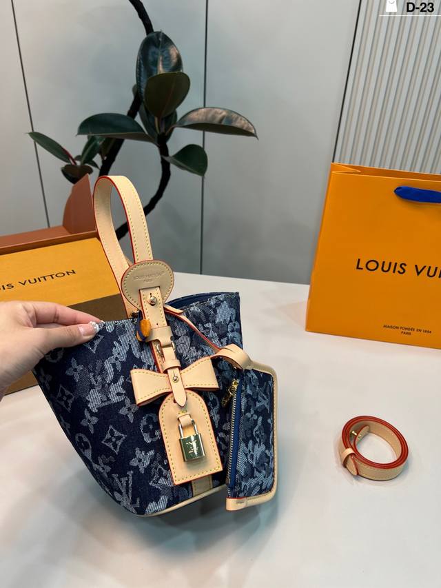 D-23尺寸17×18折叠盒 装饰锁头不带钥匙 Lv All Inbb 牛仔水桶包氛围感满满的一款任何搭配都能够轻松驾驭