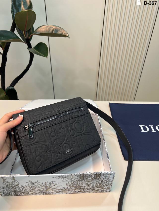 芯片版本 D-367尺寸:21×16折叠盒 “ Dior ”迪奥单肩包 Dior迪奥邮差包 信使 差包斜挎包单肩包 常规 黑色 潮男必备款。