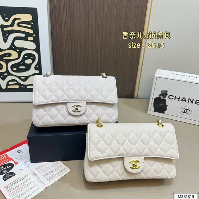 礼盒包装 香奈儿Chanel Cf 全称是 Classic Flap 拿到手里才能感觉到它的魅力 这份质感 仙女们值得拥有～ 尺寸：26.16