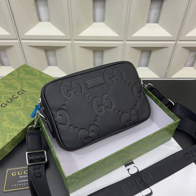 Gucci 古奇 Gg 牛皮压花相机包 单肩包 男女通用斜挎包 经典百搭 实物拍摄 原厂原版面料 配送折叠礼盒 23 X 14 Cm。