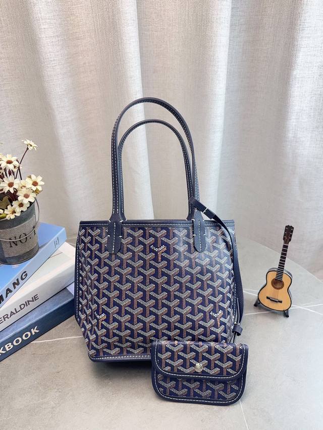 戈雅升级版小号购物袋两件套 专柜同步款出货啦Goyard高雅 轻便耐磨材质出行易搭配 有个性 品质超赞 人手必备的一款喜欢的抓紧自留啦 尺寸31*21Cm