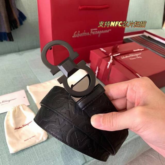 Ferragamo.菲拉格慕 全套包装 宽度3.5Cm 高级定制款男士皮带 双面进口牛皮 自行选择搭配 真材实料 很有质感 时尚经典不失风范 搭配精品尾夹扣 长