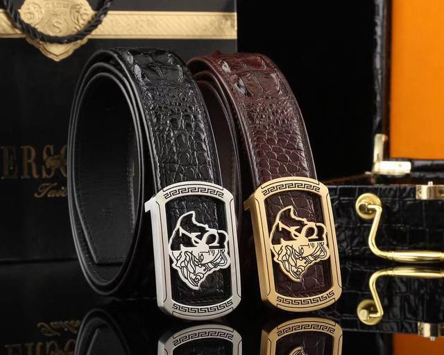 大牌系列鳄鱼寸5系列 3.8Cm 部位:鳄鱼肚皮 无拼接 竹节纹 鳄鱼骨皮 采用反包边技术 搭配钢材品质平滑扣 方扣 颜色:黑色 甑用进口泰国暹罗精选鳄鱼皮料