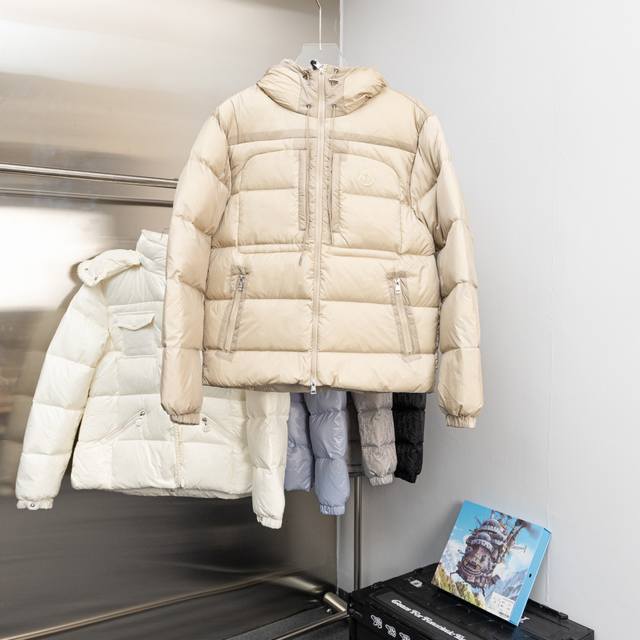 25秋冬新款Moncler蒙口男Orfet薄短款连帽轻质羽绒服，宽松版型百搭不挑人，男女同款，原版定制国标90白鸭绒填充！ 款号：魏大勋同款 码数：12345