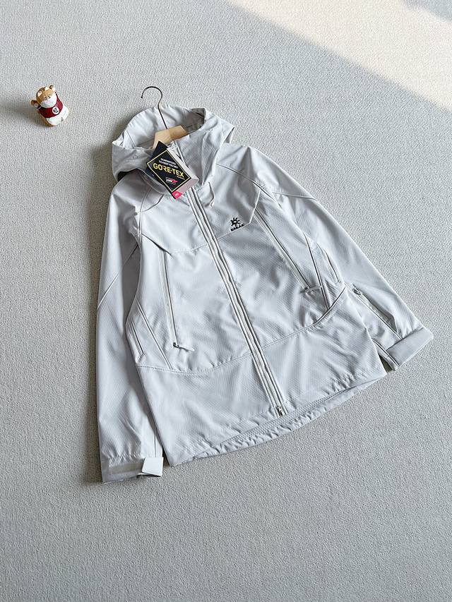 报单款号11045。 Kailas 凯乐石 2025年 秋季新款登山户外防风防水连帽夹克外套. 男女同款秋冬防风防雨加绒软壳连帽冲锋衣运动休闲外套。秋冬款上新