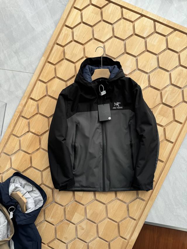 上新 Arc’Teryx 超强福利跑量新款始祖鸟户外情侣款连帽加厚羽绒棉衣外套，连帽设计，帽子不可拆卸，简约大方的羽绒棉衣外套 超轻保暖，立体剪裁设计风格上身不