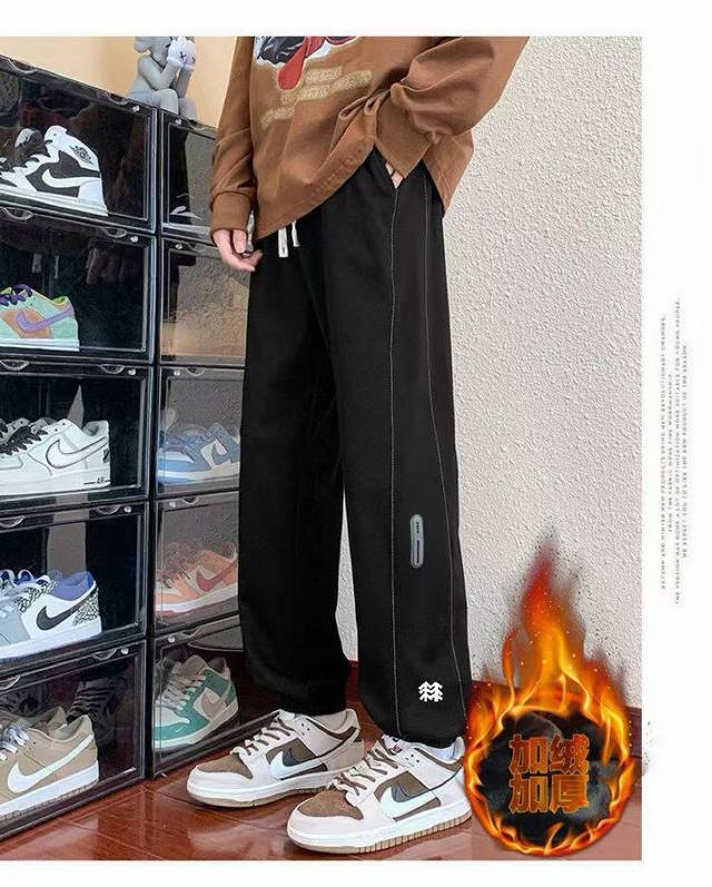 上新 Kolonsport 可隆 秋冬经典休闲男女情侣款加绒加厚卫裤 此款绝对经典常青款，秋季衣橱必备，面料采用400克加绒面料，上身挺阔有型，此款裤子版型束脚