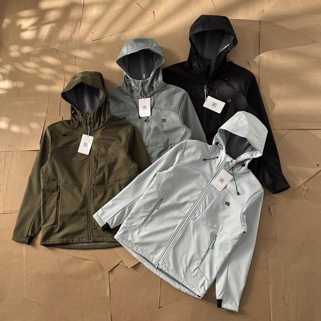 上新 Kolon Sport 可隆高品质冬款加绒保暖户外连帽拉绒软壳夹克防风防泼水男女同款外套 细节一体式连帽无缝贴合衣身 能牢牢护住头颈 初秋风雨都钻不进来