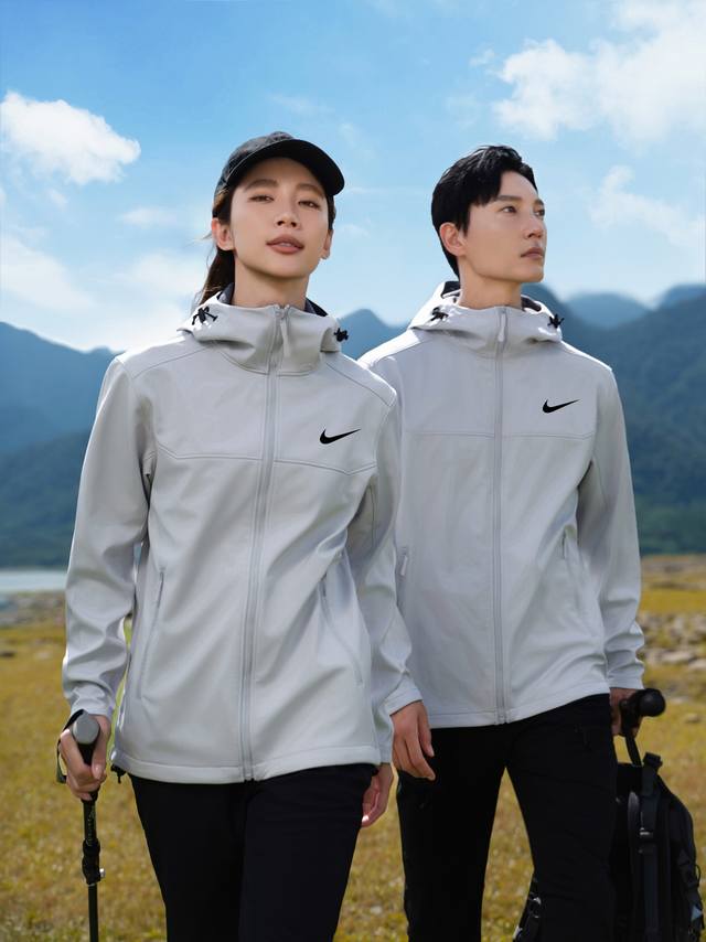 上新 Nike耐克 高端产品 复合绒冲锋衣外套 男女情侣同款Gore-Tex户外机能防水防风滑雪城市压胶冲锋衣拉链夹克外套 男女同款简单清爽，上身效果，超级好看