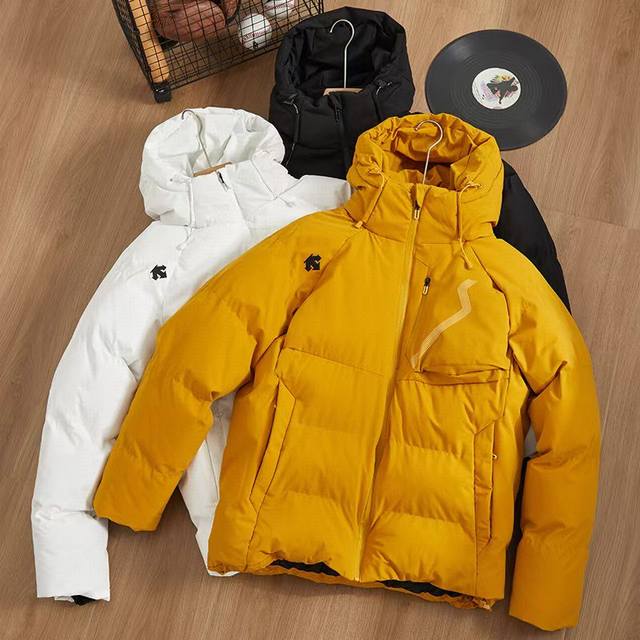 上新 Descente -迪桑特 最高版本黑科技石墨烯发热加厚棉衣，彭于晏海报同款！ Active运动版型剪裁， 以城市户外通勒所需为一体的设计打造 以充分体现