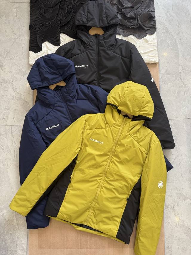 猛犸象Mammut Rime Light轻量保暖夹克棉服 为户外爱好者打造兼具功能与舒适度的高性能装备。作为品牌经典热销系列之一，这款外套以极简设计和卓越实用性