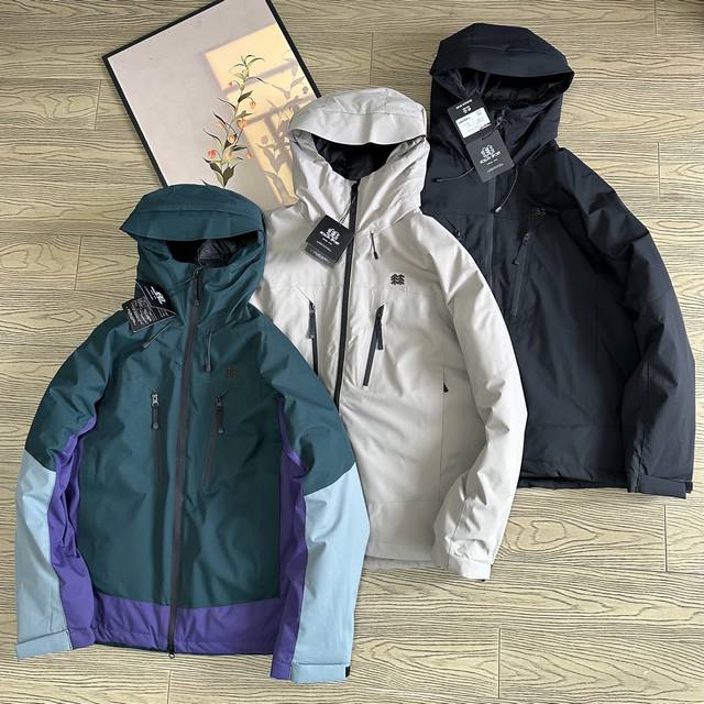 Kolon Sport可隆情侣款保暖防风棉服夹克外套 Gore-Tex面料的防水棉服冲锋衣，搭配全新Tube式充 棉方式，既满足防风，抗寒的效果，同时，提高内部