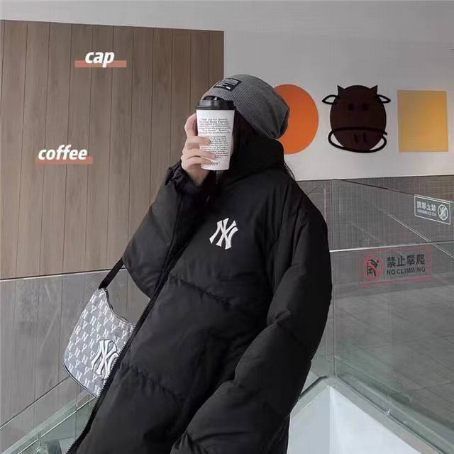 上新 Mlb-洋基队秋冬新款基础纯色棉服 小红书爆款 版型超级正色系男女同款情侣出门必备冬季衣柜必备内里填充380G手塞棉上身炒鸡帅 颜色：黑色 尺码：M L