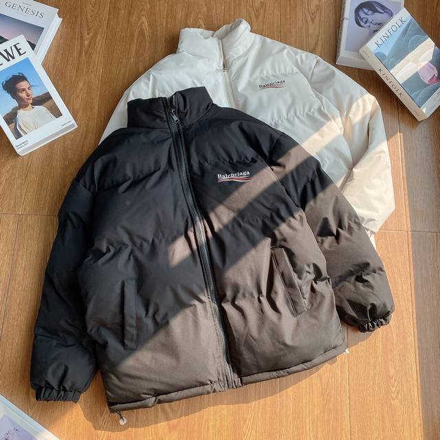 上新 Balenciaga巴黎世家专柜经典款双色羽绒棉服温暖上新 网红爆款 情侣必备单品 网红明星同款 必备单品 欧盟订制面料！手塞棉百分百 内衬加绒穿起来保暖