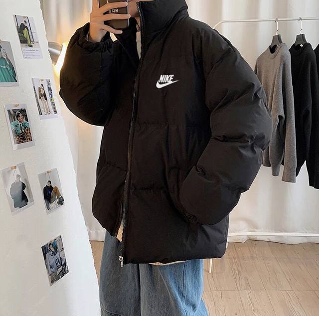 上新 Nike耐克宽松羽绒棉衣棉服面包服 官网限定｜超人气单品 ｜男女同款 暖意满满 定格冬季 衣身正胸经典Logo 呈现别致的视觉冲击 兼具呈现鲜明的个人风格