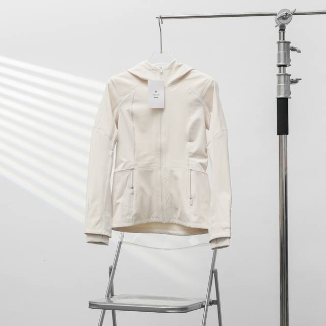 工厂p直供 Lululemon丨露露乐檬Cross Chill系列加绒软壳冲锋衣 配色：奶白 尺码：2 4 6 8 10