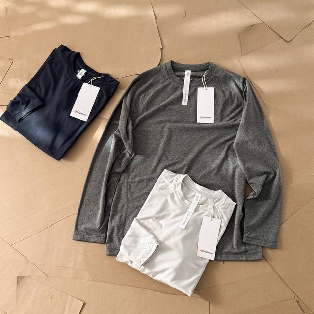 Lululemon露露乐檬Metalventtech秋冬季系列男士运动长袖T恤， 采用无侧缝结构设计，减少衣物缝线，全身采用200D高弹尼龙线缝制，不易摩擦皮肤
