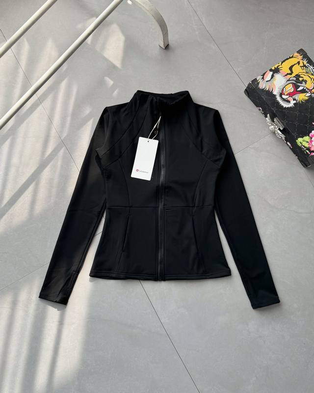 25年秋冬最新款的王炸开衫！！Lululemo*N露露柠檬Definejacket*瑜伽服外套来咯 Lu独家代工渠道刚到的订单！ 运动健身出门必备！版型面料设计