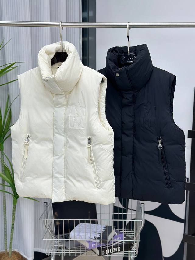 迈凯奇 云朵系列男女同款马甲 白色S到Xxl 黑色Xs到Xxl Mackage成立于1999年，是风靡全球的奢华外套品牌，一直致力于探索都市生活的更多可能性，将