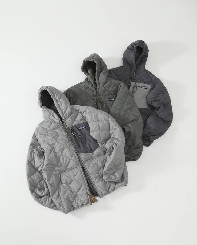 patagonia巴塔帽衫棉衣 这款防风防水的保暖连帽衫，衣身保暖材料采用80G轻质的 Thermogreen再生聚酯进行填充，菱形接缝设计。 可有效的散热减少