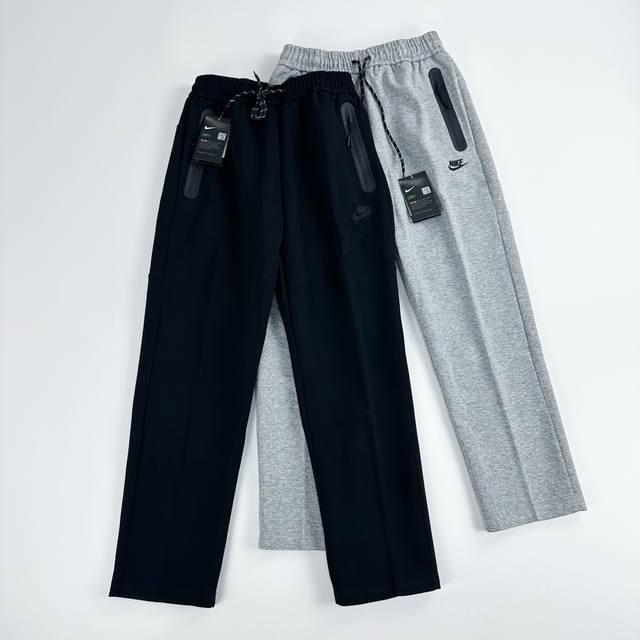 Nike Windrunner 纯色拉链运动长裤 男女同款 汲取设计灵感，将两款经典造型巧妙融合 哈兰德同款外套，经典百搭，超级好看！ 申州国际全棉双面布，品质