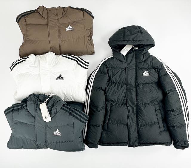 阿迪经典刺绣Logo 4色棉服 姐妹们看过来！这款阿迪达斯棉服真的绝了！ 专柜同源品质，做工精细到无线头，穿出去谁看了不说一句高级！ 4色可选：黑色经典百搭、白