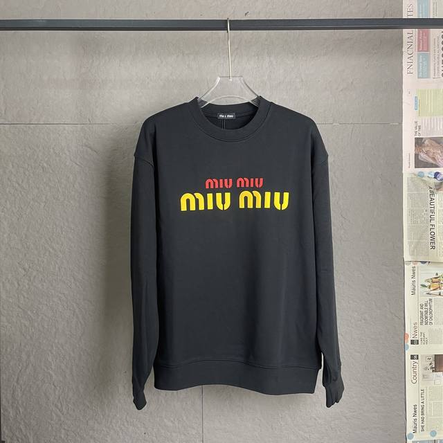 Miumiu 缪缪印花圆领发泡卫衣 480G高级精梳棉面料 发泡立体印花 领标 代购级白色厚板吊牌 原版吊粒 男女同款 情侣款 Oversize版型 宽松 颜色