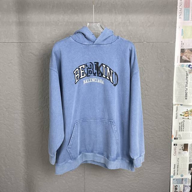 款号：A97 高端版本-Balenci*Ga 巴黎新款印花+立体刺绣连帽卫衣 毋庸置疑又是今年的一大爆款 第一时间购入原版打版 前幅胶带字母采用进口康丽机直喷印