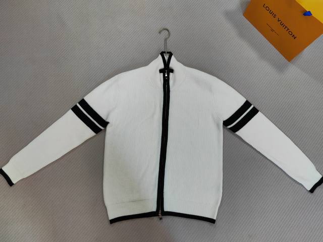 Tb-汤姆郎秋冬拉链款外套羊毛.重工艺毛衣甄选客供进口100%美丽奴羊毛制作而成，面料触感爽滑软糯，细腻柔软的绒毛质感，如婴儿肌肤般舒适，贴身穿着极致保暖亲肤！