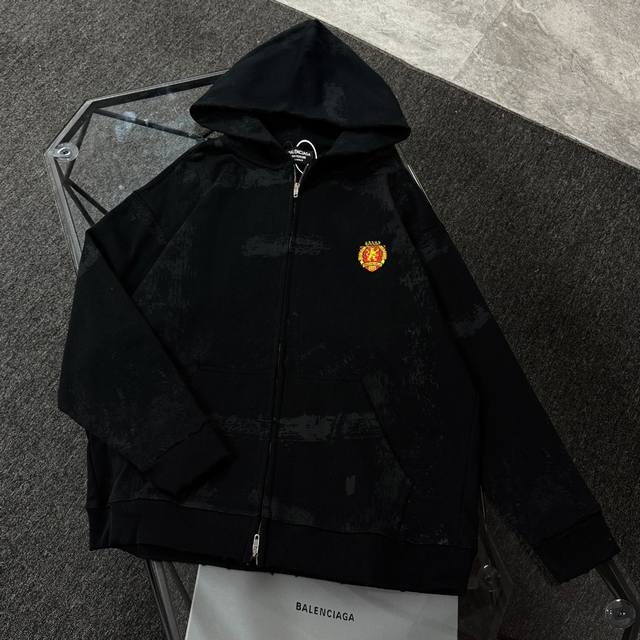 Balenciaga 巴黎世家 25款高版本拉链连帽卫衣，落肩宽松版型，全棉面料克重480克 不变形 不缩水 三标齐全 男女同款 工艺：磨烂破洞.进口康丽机数码