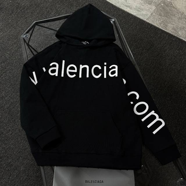 Balenciaga 巴黎世家 25款高版本连帽卫衣，落肩宽松版型，全棉面料克重480克 不变形 不缩水 三标齐全 男女同款 工艺：磨烂破洞.进口康丽机数码直喷
