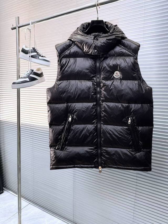 高版本 蒙口羽绒 Tib的设计灵感来自于 8年代的标志性，它得以重新演绎，渗入了现代和动感的元素。这款，体现了那些总想成为冠军者的个性，可以在季节中期作为穿着或