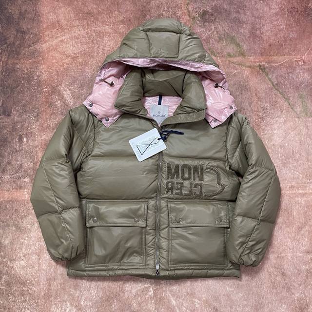 Moncler蒙口 顶级版本区别市场货 随意对比对版区别市面精修发货区别市场垃级货同图不同价为版本不同不要被外面同文案盗图党混发低价格p拿高奢图迷惑。收到一对比