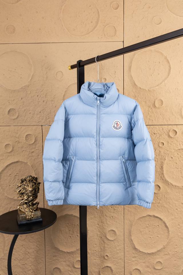 供 款号：Zz028 特级王炸Moncler Citala短款男士. Citala男士短款羽绒采用波普色轻盈面料制成，彰显系列的朝气活力。 Citala羽绒采用