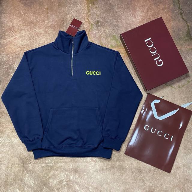 现货 Gucci刺绣小标太空棉 Size S M L Xl 面料采用40支双面空气层，面料厚实有型，上身轻薄透气不压重。洗水号克重约为400克。辅料拉链采用电镀