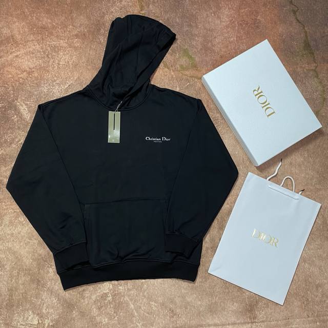 顶级版本.官网品质 Dior迪奥 经典款标识Logo洗水磨破连帽卫衣 采用原板独家定制430克纯棉毛圈面料质感非常舒服保暖性强 100%区别市场的顶级面料 不缩