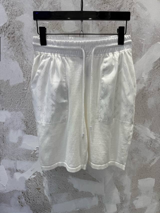 LV25Ss纯色抽绳拼接锦纶嵌饰短裤 12200购入，60支股精疏棉纱线，采用德国进口 Soto 14针织机，面料拼接，毛料酵洗，定制1：1吊钟，定制1：1绳子