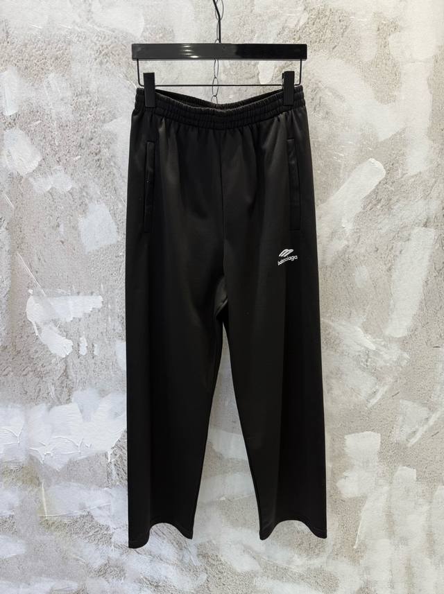 上新Blcg巴黎3B刺绣阔腿长裤 1.面料采用18支400克定织双股纯棉毛圈材质 同缸定染抽绳无色差 2.刺绣采用田岛机塌塌米立体绣工艺 定制辅料 3.双口袋定