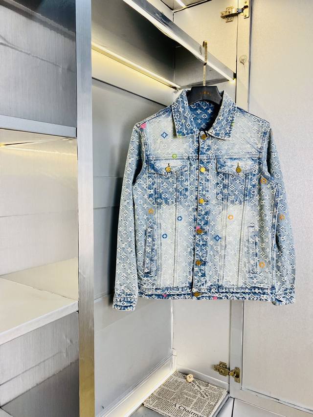 官网原单货 可穿190斤路易威登Lv 2025早春款！新款牛仔外套牛仔夹克 高版本高品质 原版面料网红明星同款 开模定制五金辅料 感非常舒服 超级百搭好看的一款