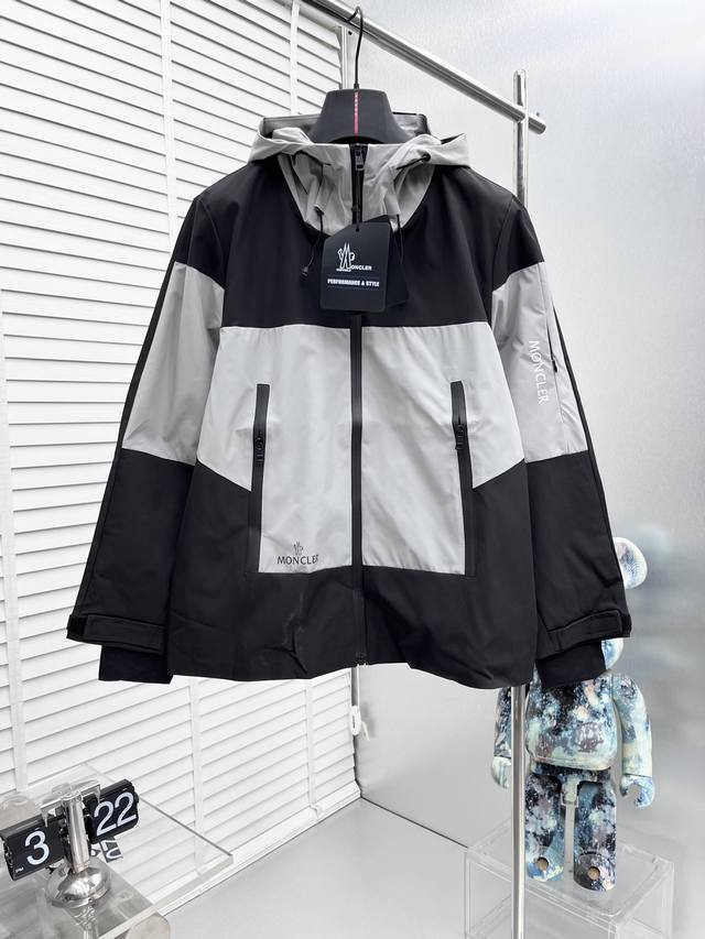 Moncle* 2025Ss秋冬新款男士夹克外套，双面穿原单三标齐全高端版本 专柜定制面料 透气舒适度高，细节无可挑剔，品牌元素设计理念，体现高品质。手感细腻柔