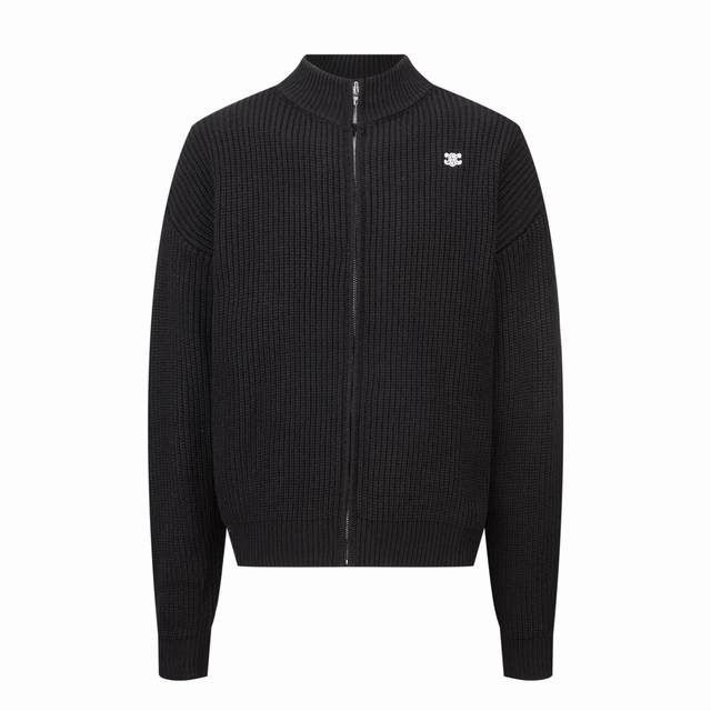 Celine凯旋门拉链毛衣开衫外套 原版12,500购入开发，面料采用定织臻柔混羊毛精纺料 质感卓越 舒适贴肤 以一抹深邃黑幕为底 深達与高贵的极致融合 标志性