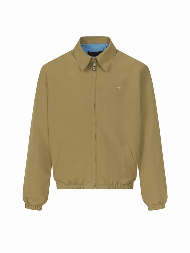 prada 普拉达刺绣标识拉链行政夹克外套 面料：采用32支棉纱定染定织，该款棉料采用新疆小白棉，原版定织后1：1染色。衬布同面料搭配同料定织定染。耗费两个月做