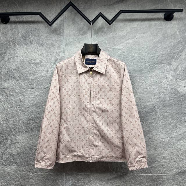 Mi 驴家2025新款彩色字母满印Logo印花情侣款外套 采用聚酯纤维复合定制面料 亲肤舒适 厚实挺阔 百搭随身型 时尚洋气 网红同款 匠心款 简约中透漏着时尚