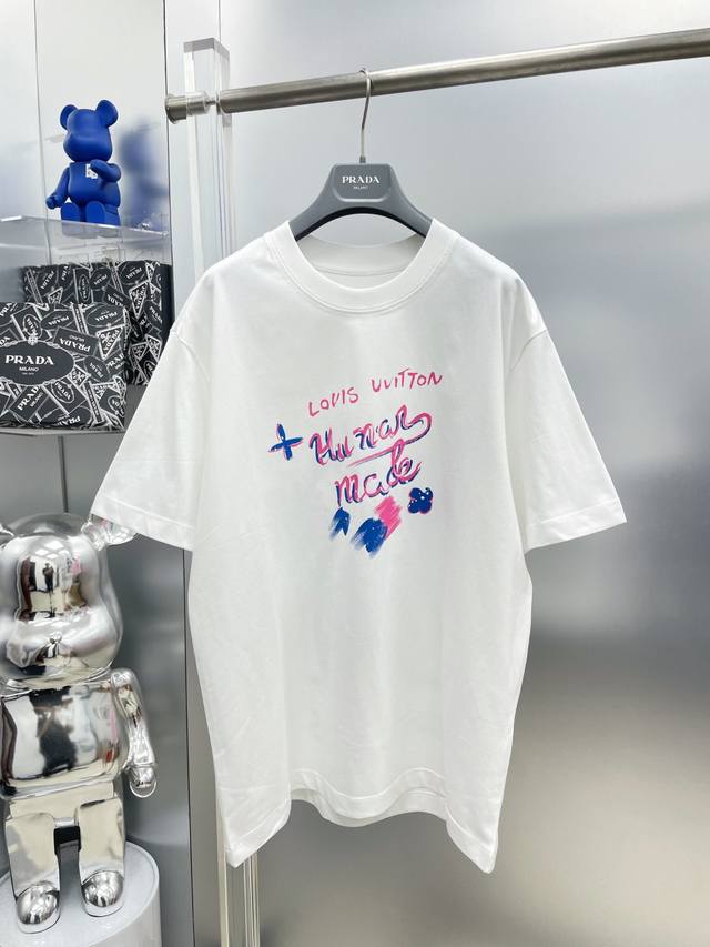 LV 路易 高克重 2025夏季新款手绘涂鸦Nigo太阳花字母Logo最新品短袖 Dd 专柜同步有售，原单狠货，时尚进口原版科技面料，上身舒适透气，原版定制五金